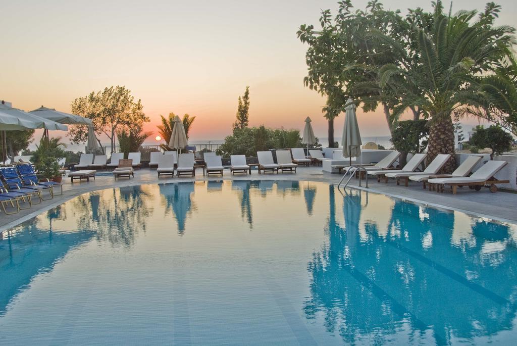 Makarios Kamari (Santorini)