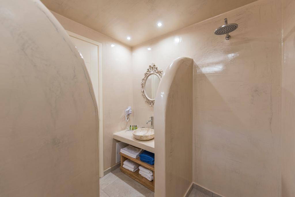 Perla Nera Fira (Santorini)