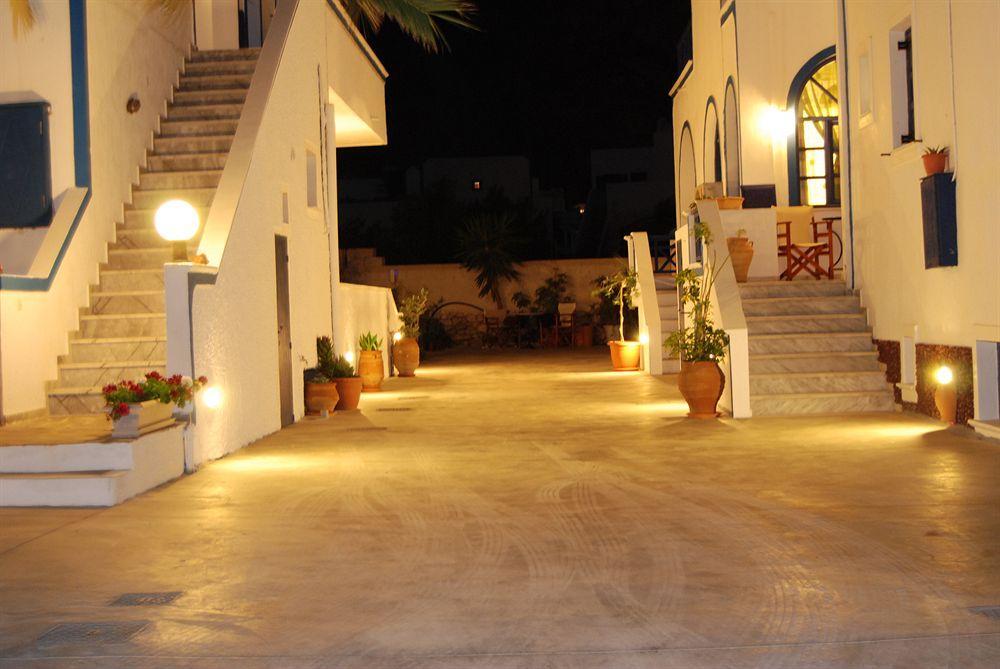 Aretousa Aparthotel Perissa (Santorini)