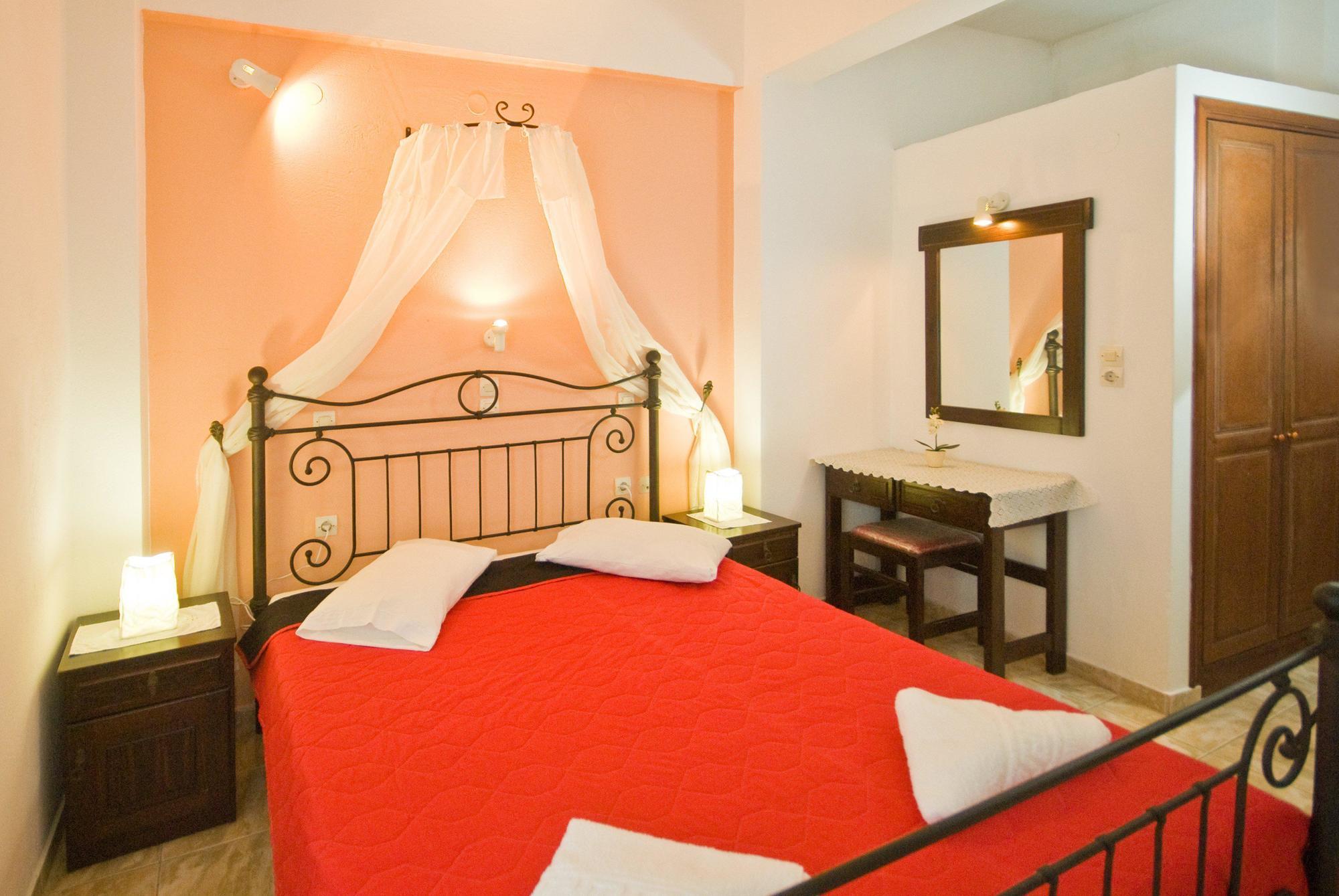 Anessis Aparthotel 3*