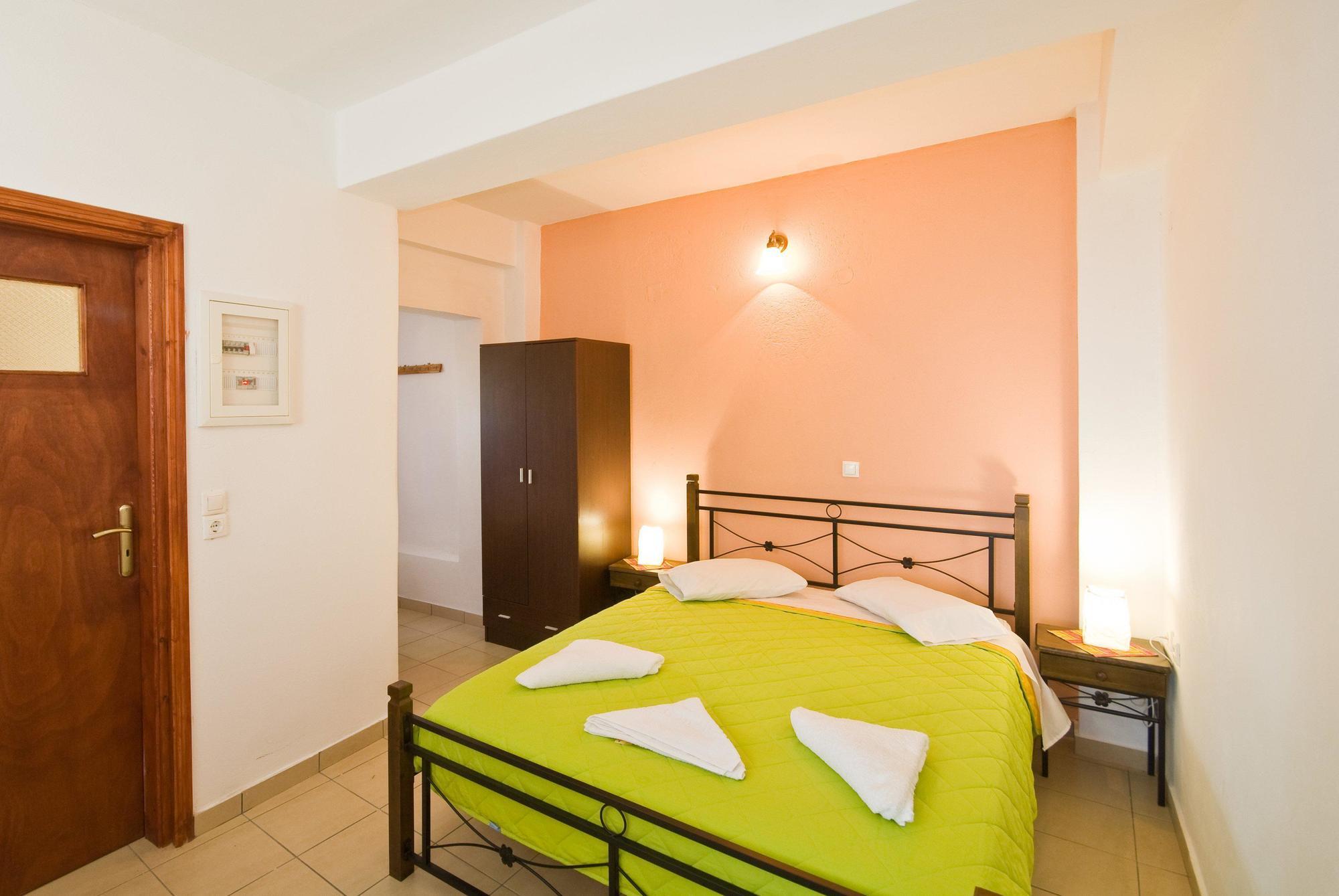 Anessis 3* Fira (Santorini)