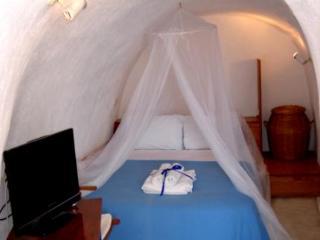 Antithesis Caldera Cliff Santorini Hotel Fira (Santorini)