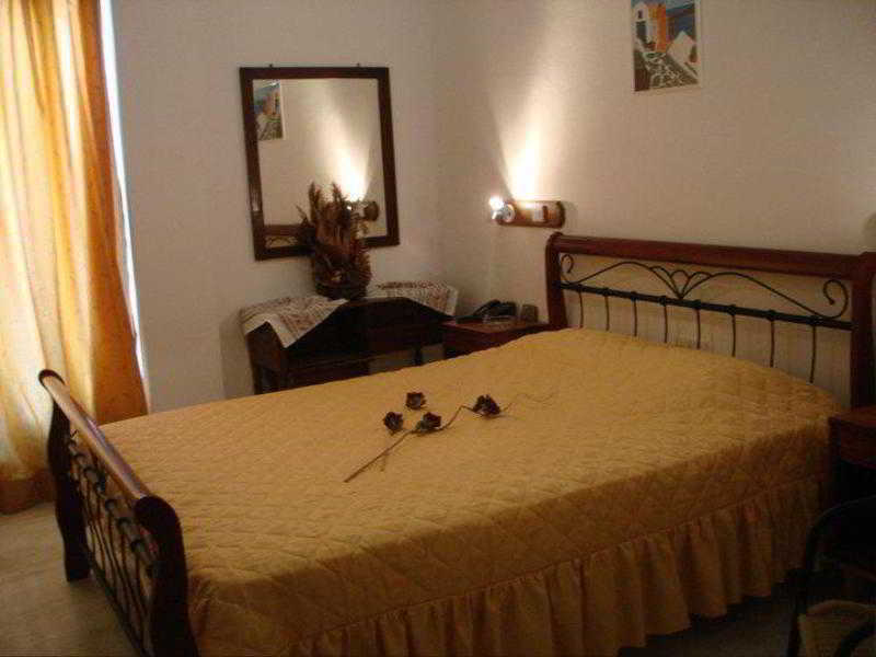 Hotel Santorini 3*