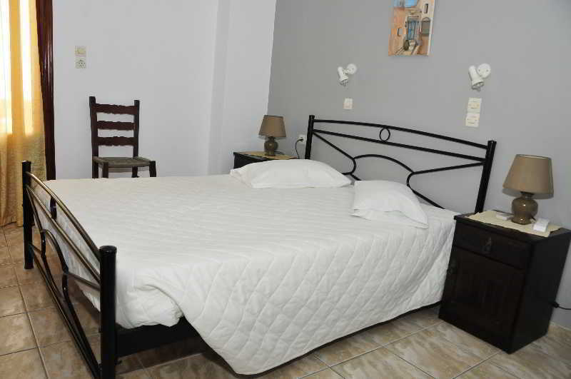 Anessis 3* Fira (Santorini)