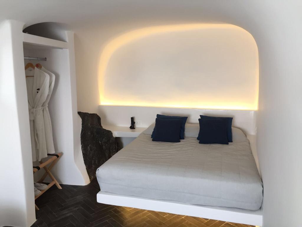 Altana Cliffside Villa *