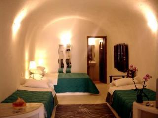 Antithesis Caldera Cliff Santorini Hotel Fira (Santorini)