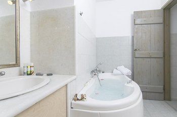 Zenith Blue Traditional Hotel