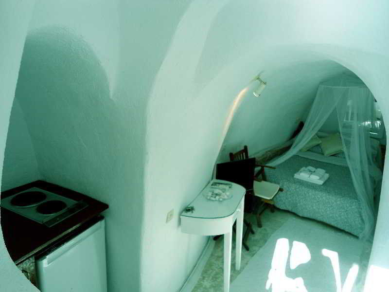 Hotel Antithesis Caldera Cliff Santorini 4*