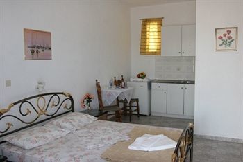 Zannes Hotel Perissa (Santorini)