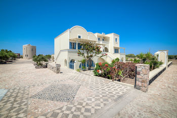 Monolithia Apartment