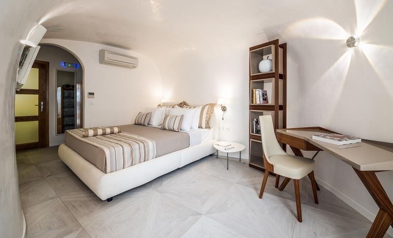 Elite Luxury 4* Oía