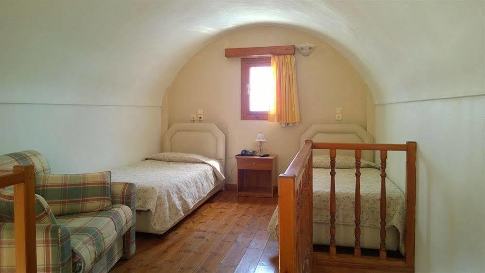 Anemomilos Fira (Santorini)