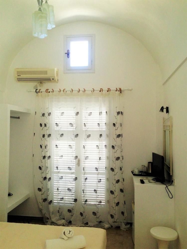 Join Us Cost Guest house Kamari (Santorini)