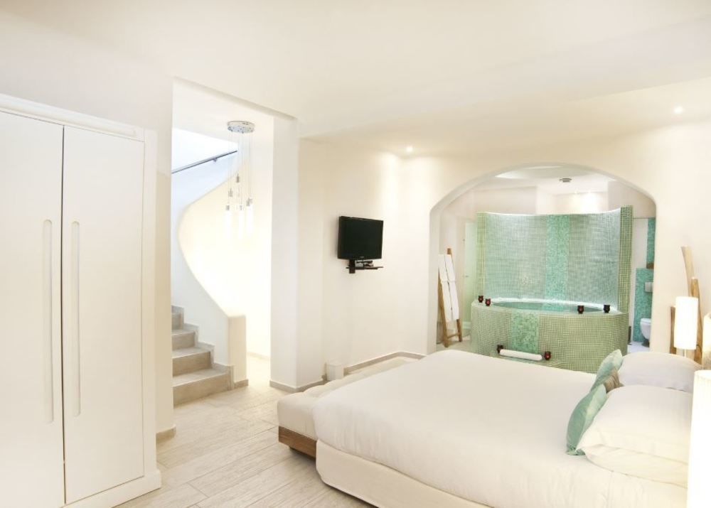 Allure Aparthotel Fira (Santorini)