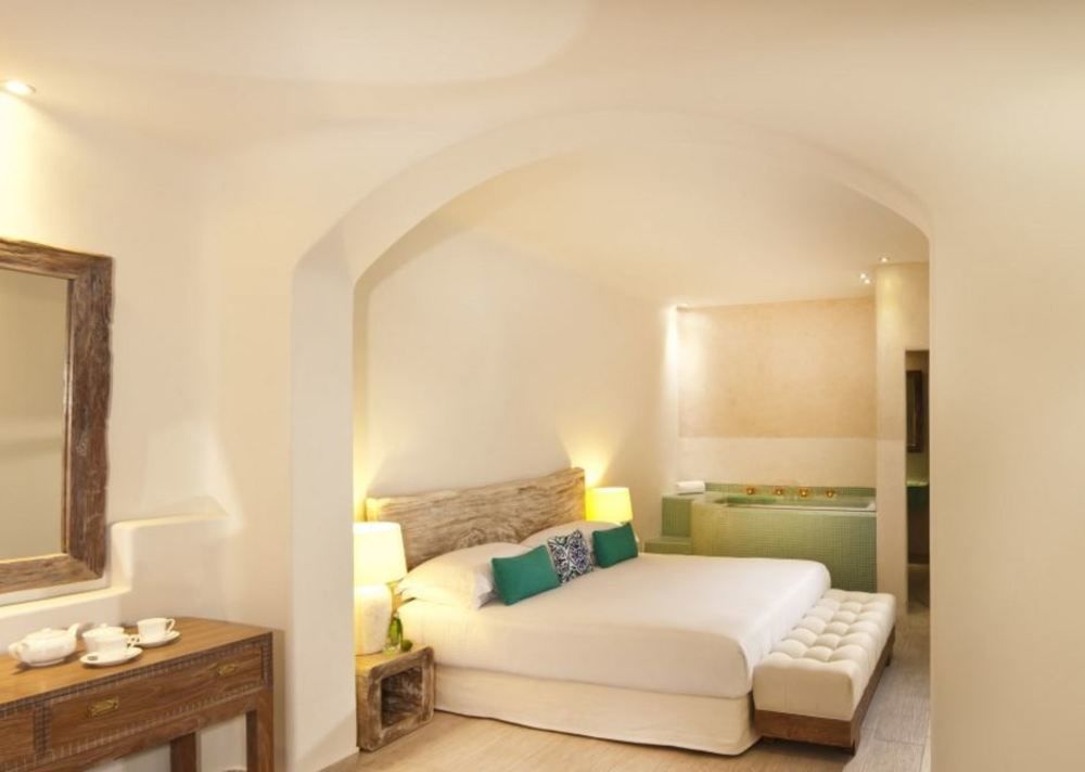Allure Aparthotel Fira (Santorini)