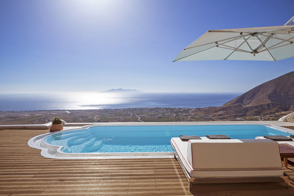 Kamini Santorini * Pyrgos Kallistis