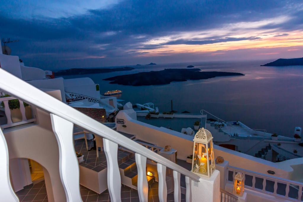 Santorini View Studios - Firostefani Caldera Apartment