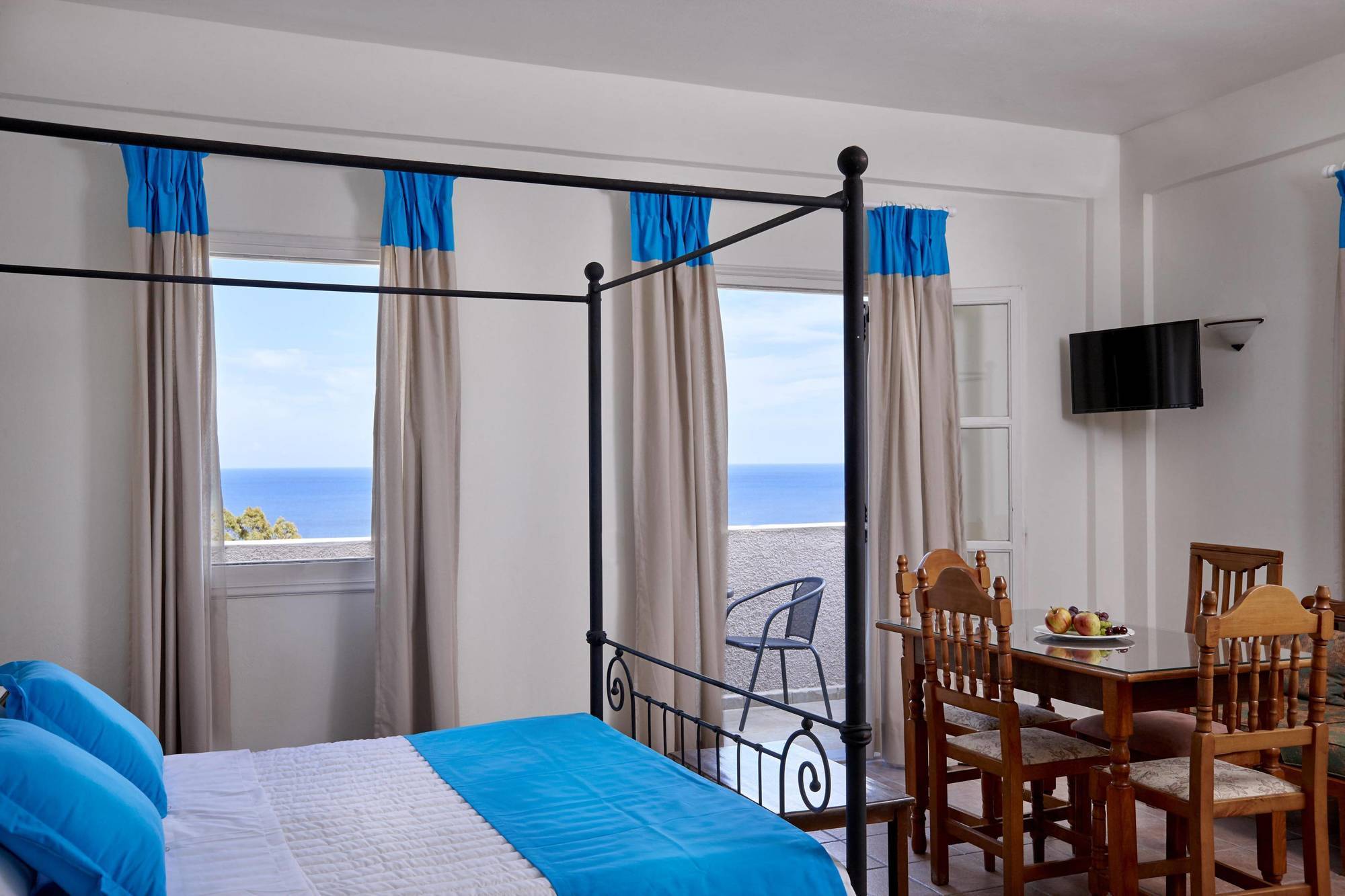 Hotel Terra Blue Santorini 3*