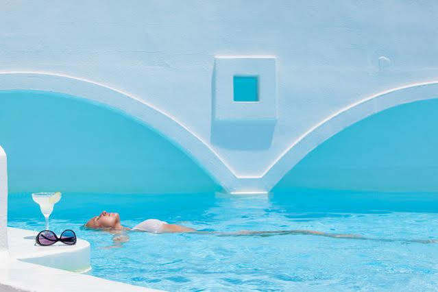 On The Rocks Santorini 4*