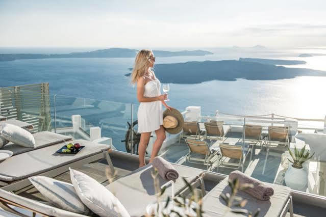 On The Rocks Santorini Hotel 4*