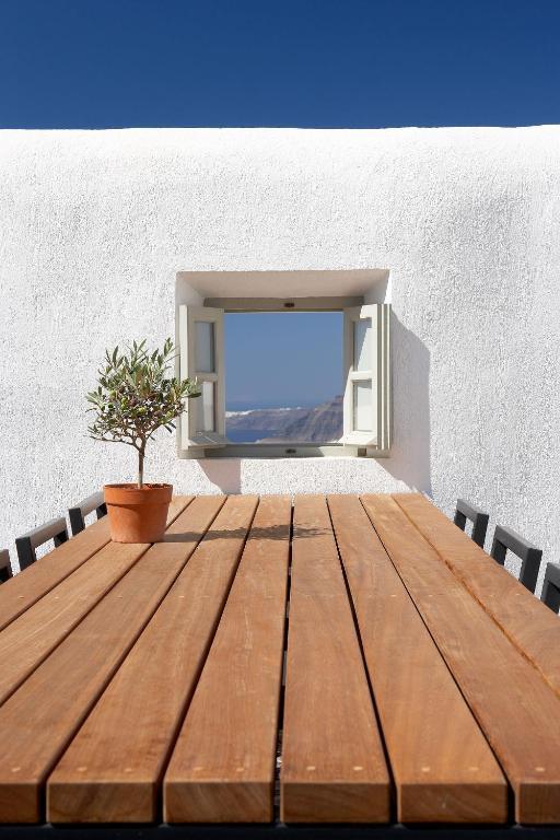 Fabrica Santorini Pyrgos Kallistis