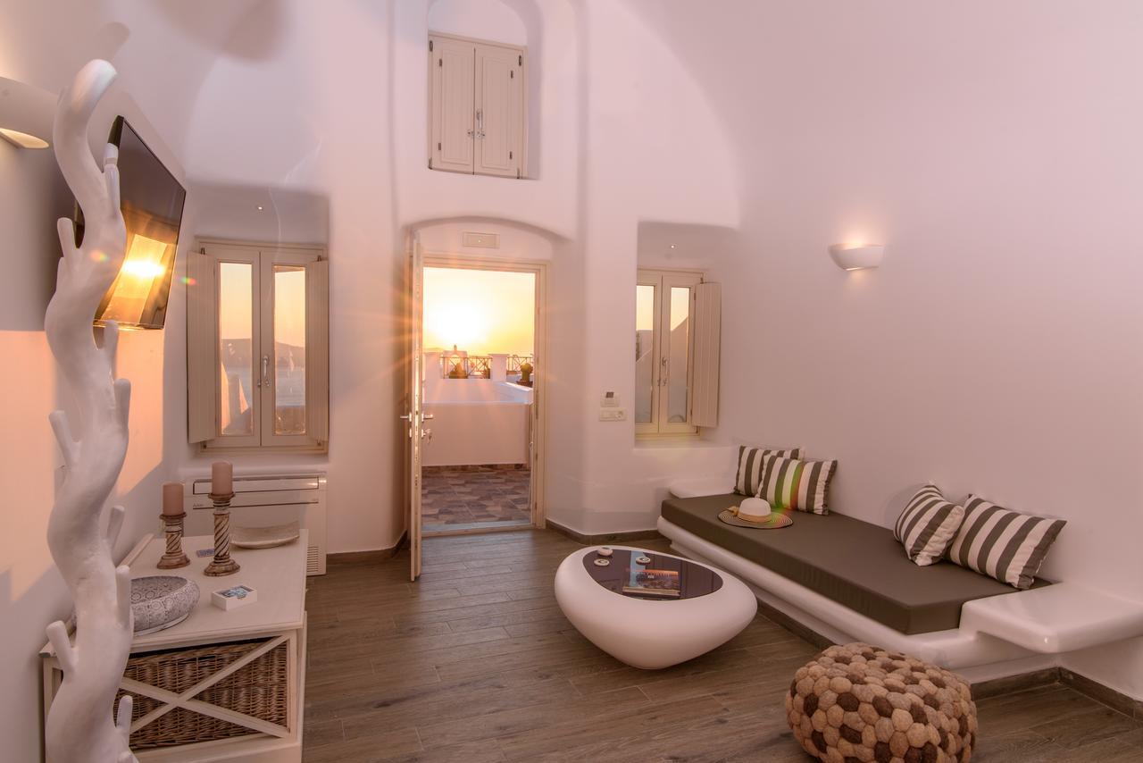 Angel Luxury 3* Fira (Santorini)