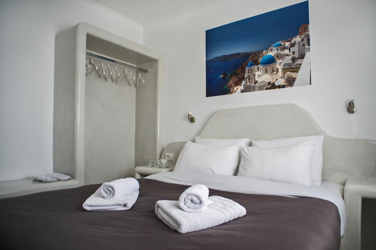 Corrado Caldera * Fira (Santorini)
