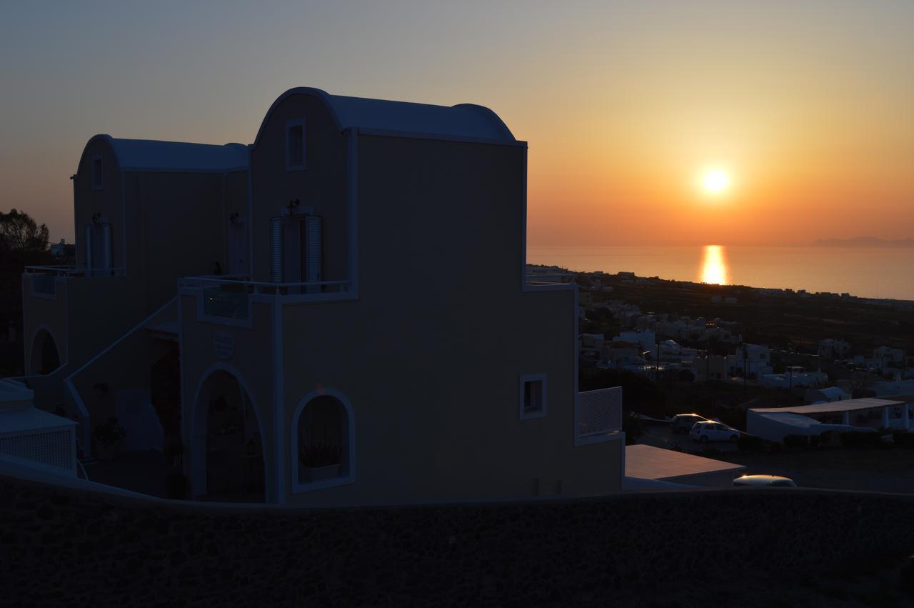 Kiklamino Sunset Oía