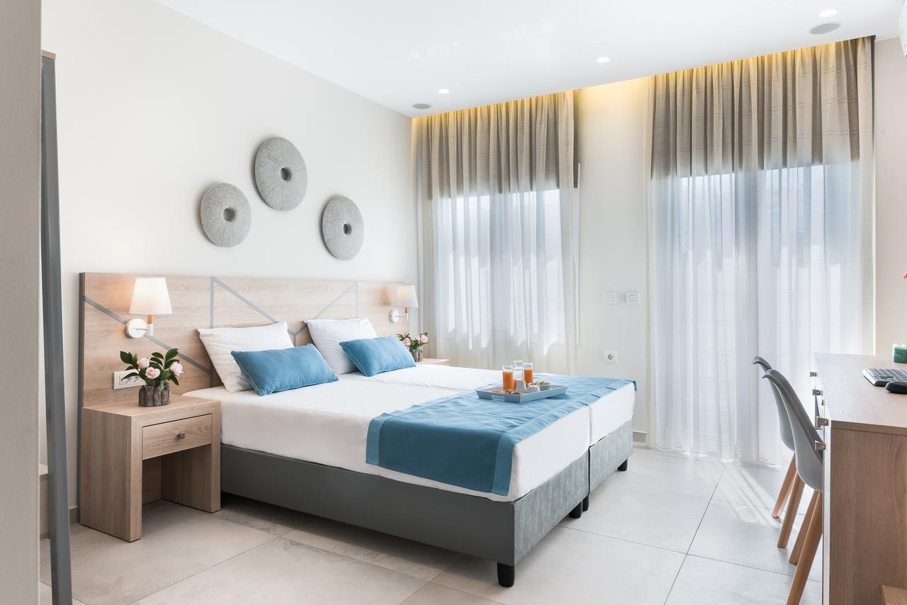 Santorini Main Square Hotel 3*