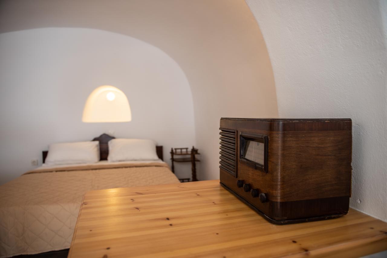 Apartment Caves 1880