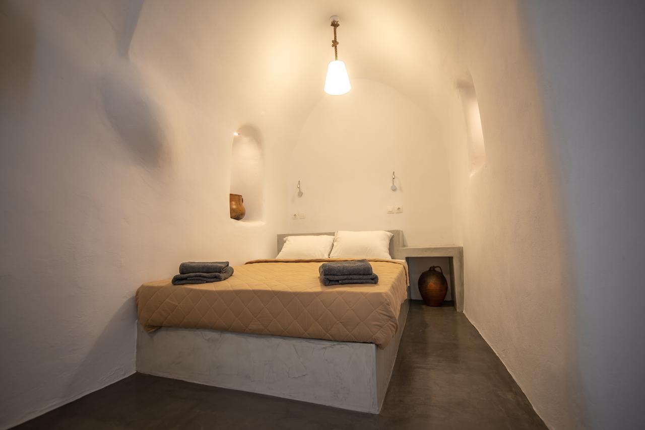 Caves 1880 Apartment Oia (Santorini)
