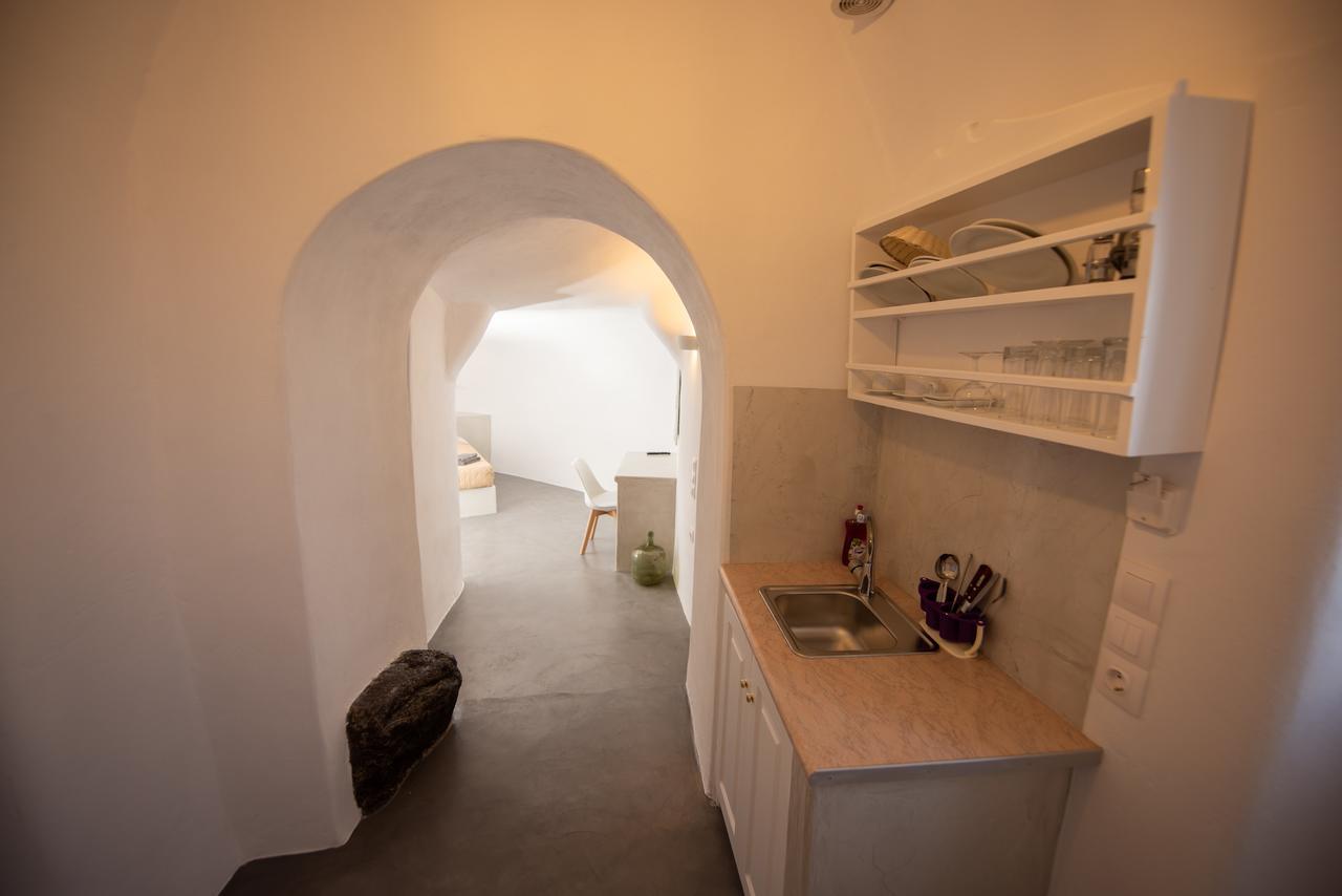 Apartment Caves 1880 *
