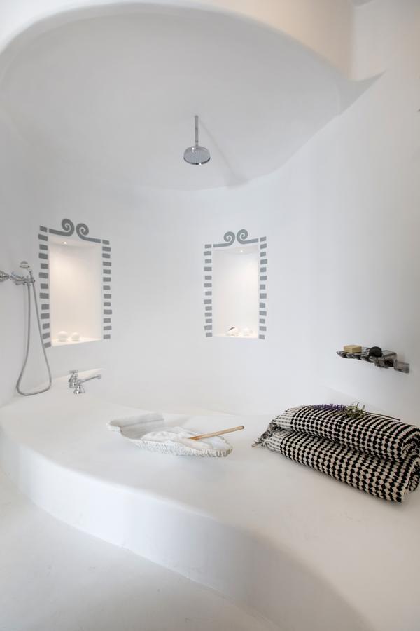 Erosantorini Estate Resort