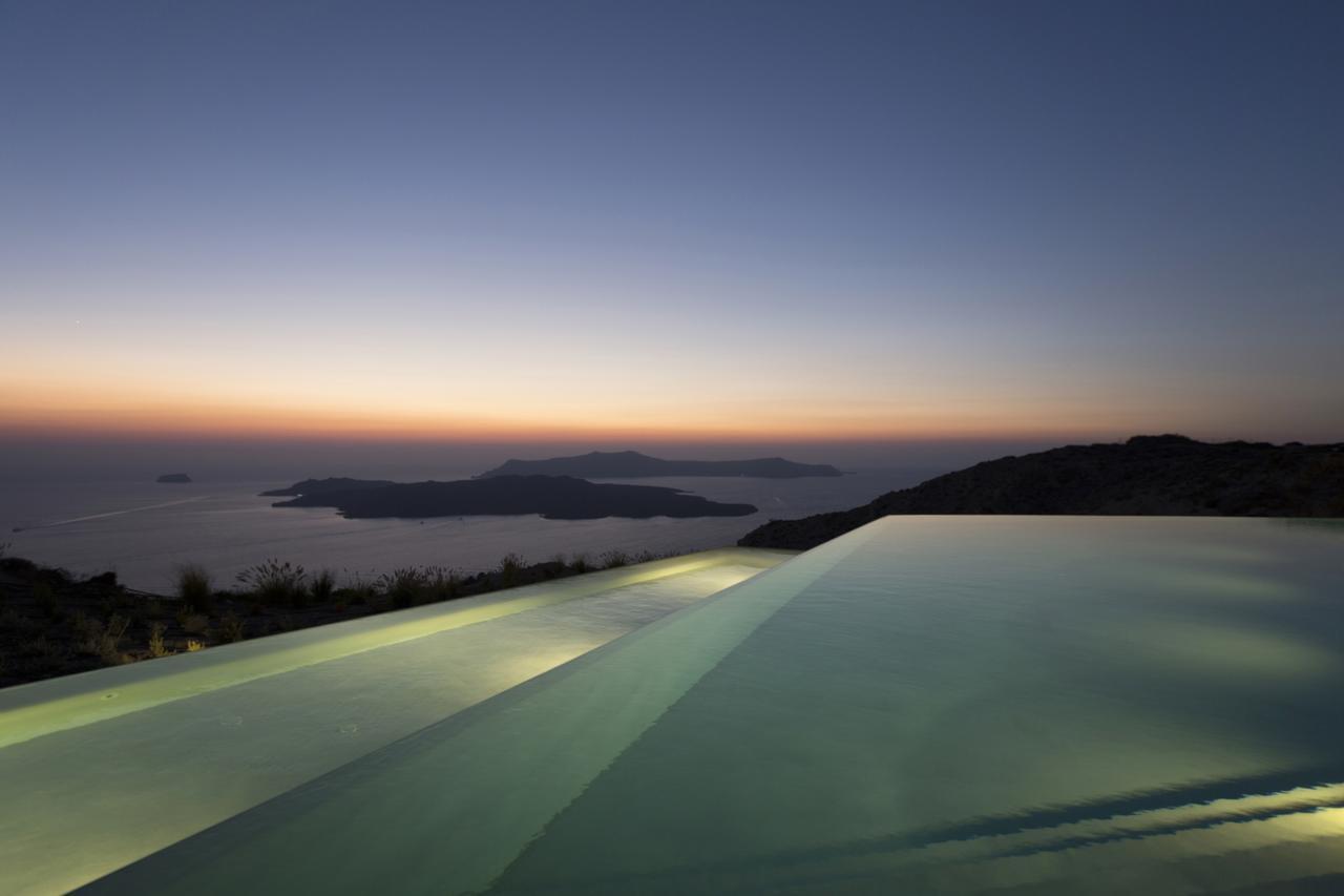 Erosantorini Estate Resort