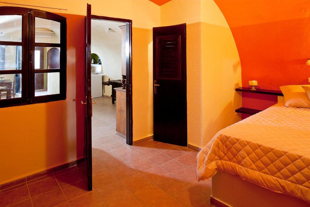 Lava & Lounge Aparthotel Fira (Santorini)