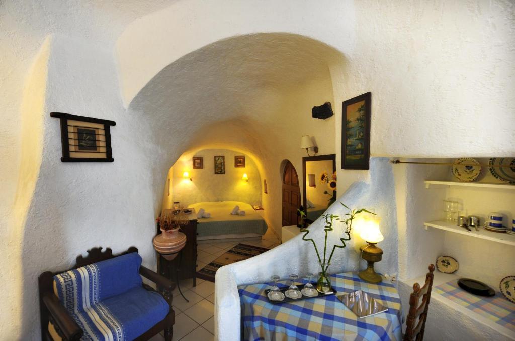 Kavalari - Adults Only Fira (Santorini)