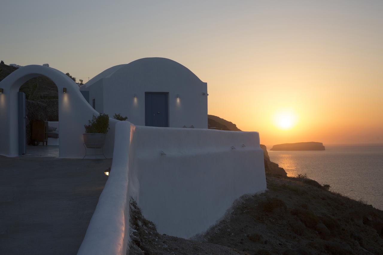 Akrotiri Cove *