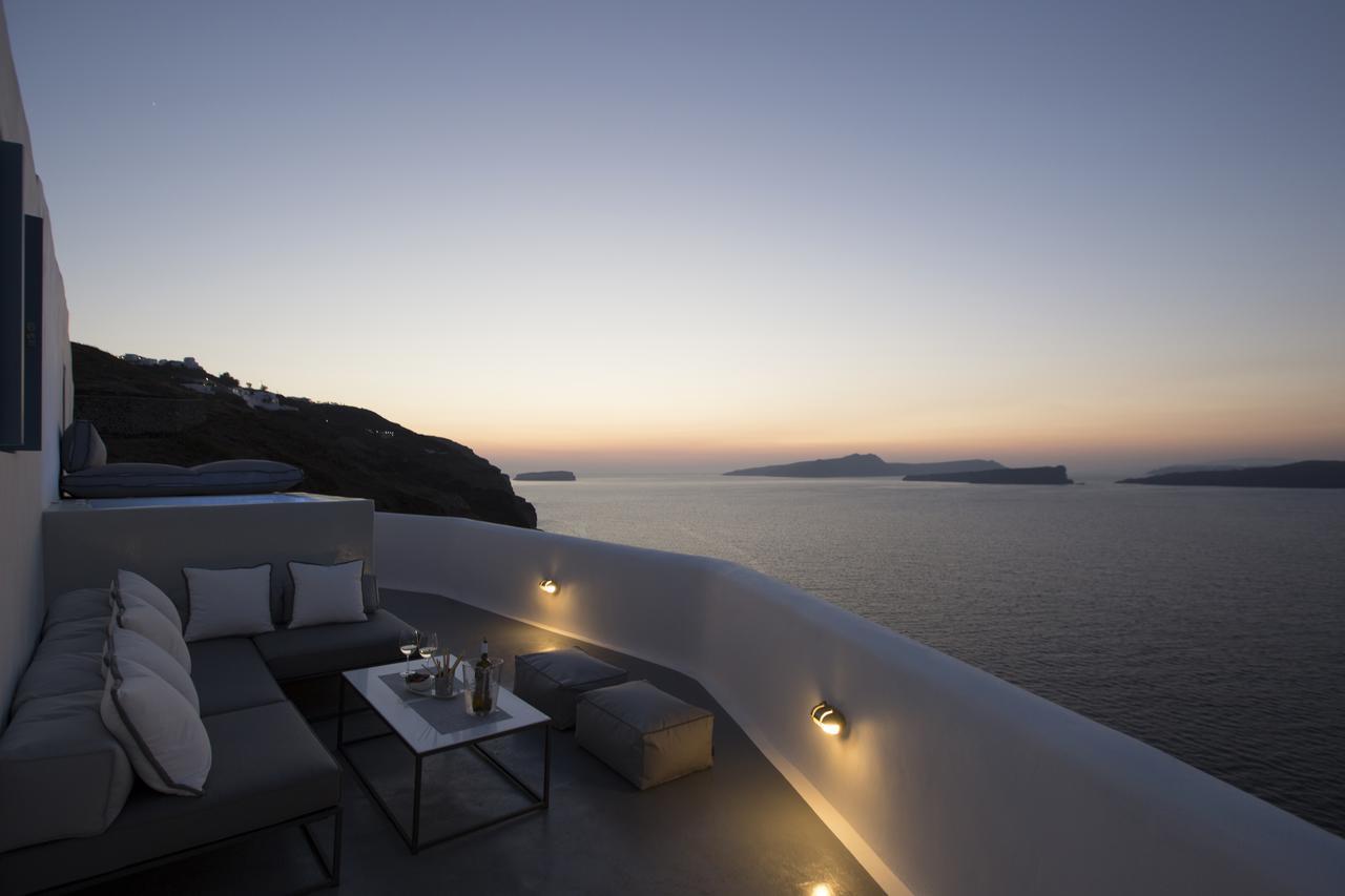 Akrotiri Cove *