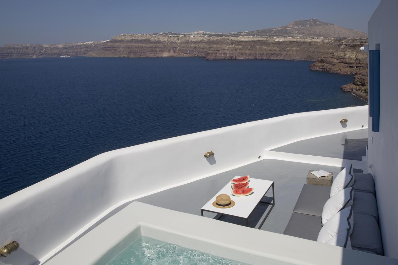 Akrotiri Cove *