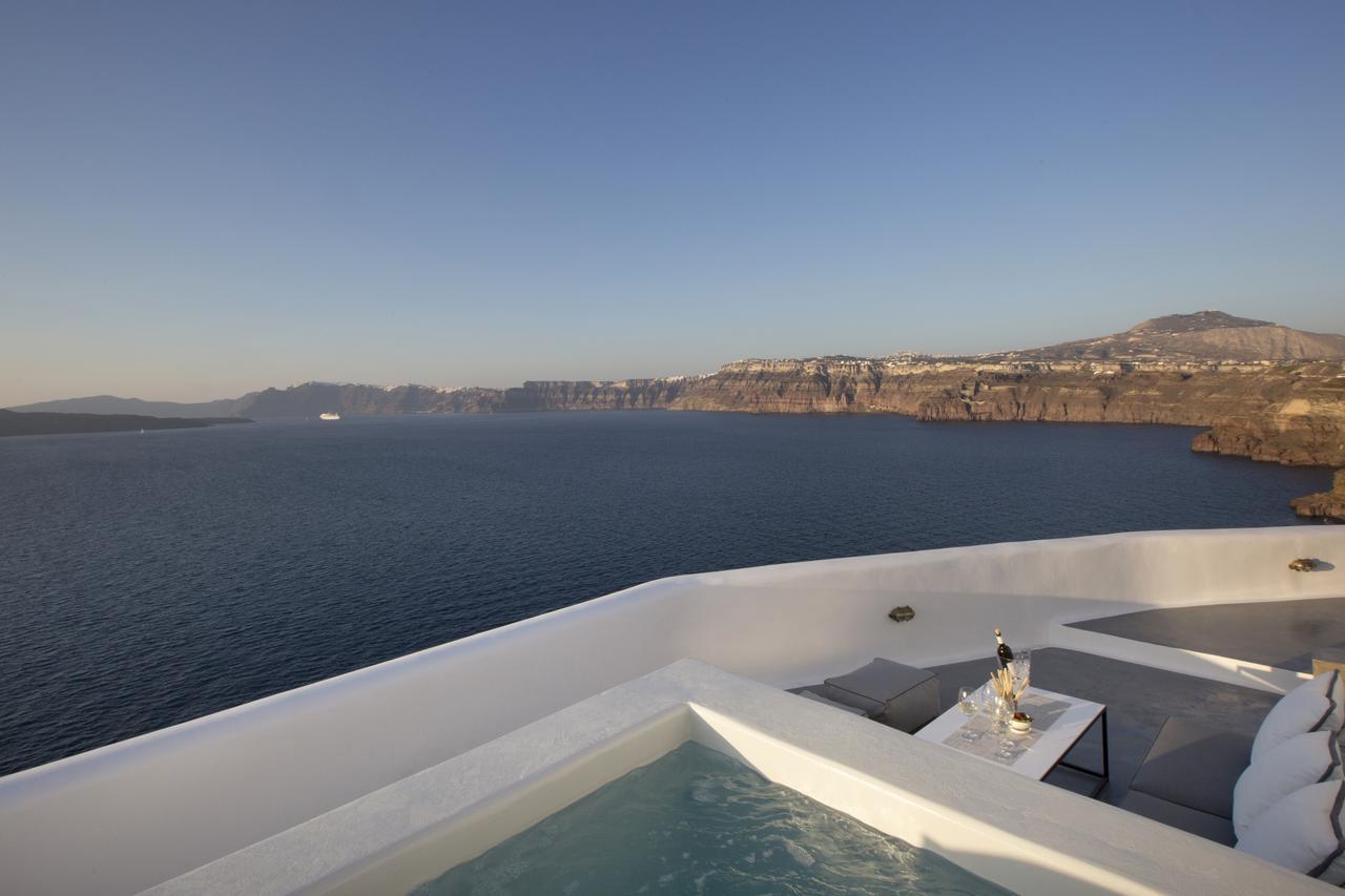 Akrotiri Cove * Akrotírion