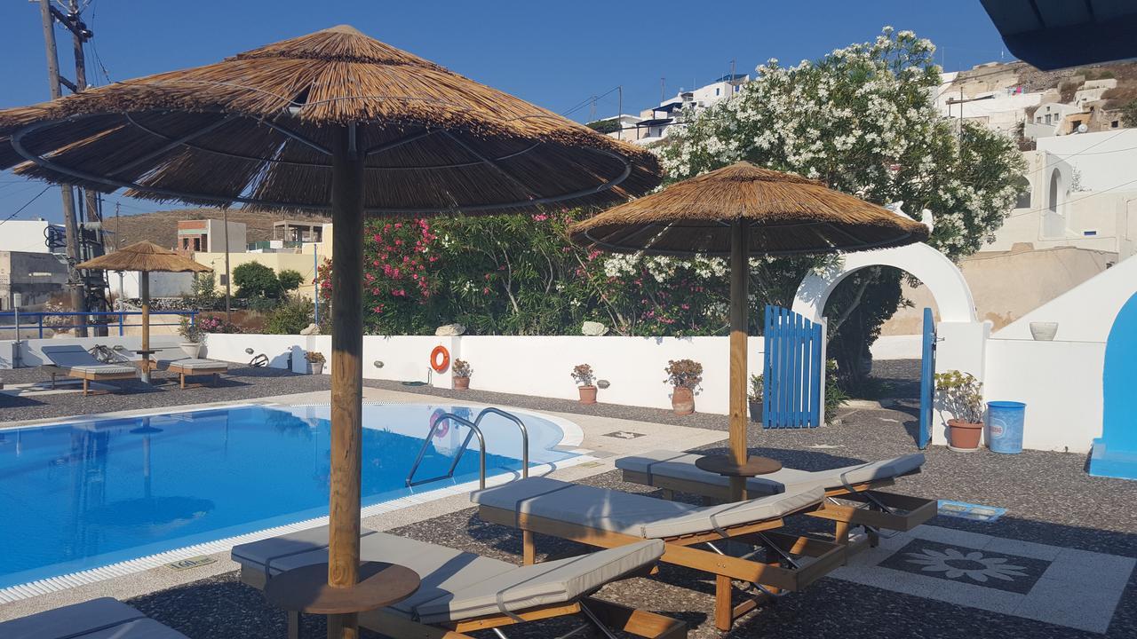 Thira's Dolphin Aparthotel Akrotírion