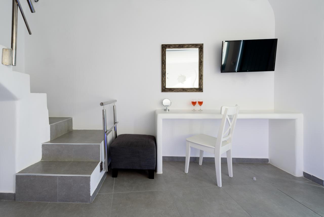 Nikolas Hotel Karterados (Santorini)