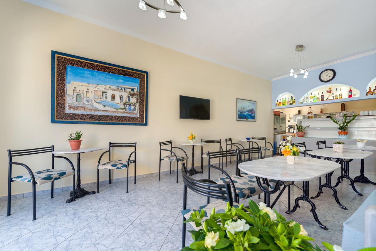 Hotel Akis Kamari (Santorini)
