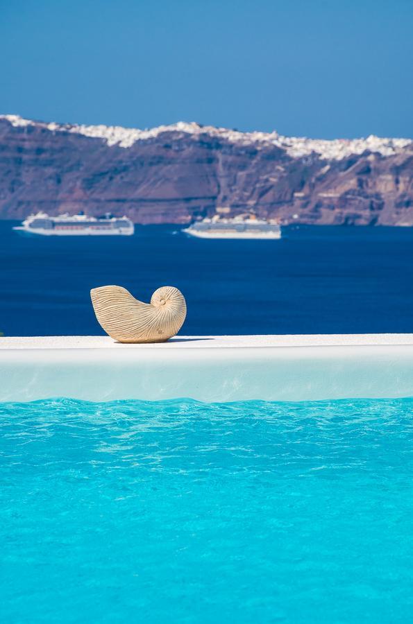 Cape 9 & Hotel Akrotiri (Santorini)