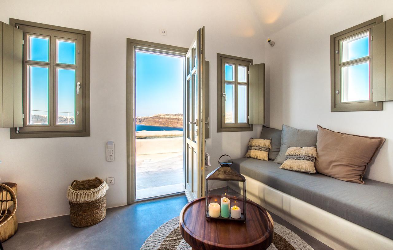 Cape 9 & Hotel Akrotiri (Santorini)
