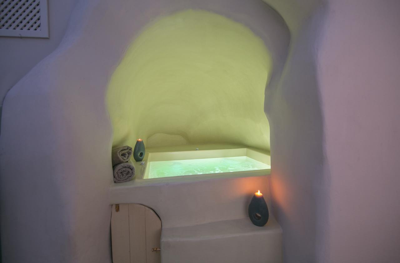 Morfi Cave House *