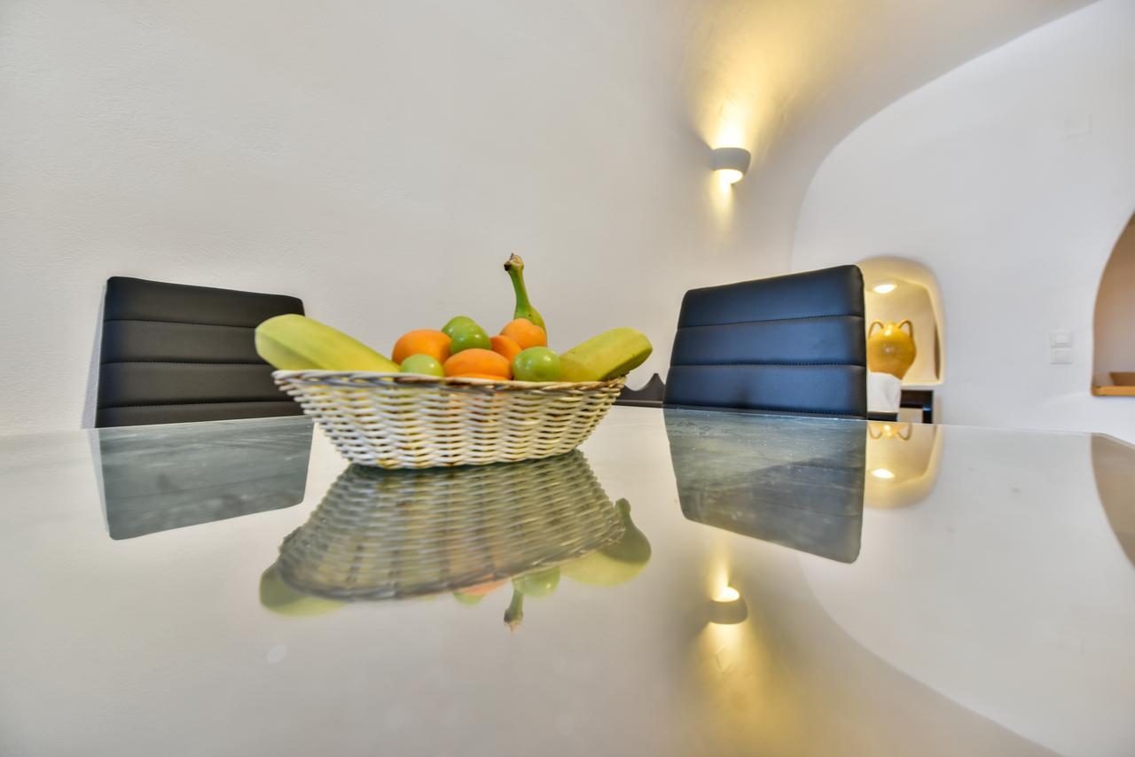 Caves 1880 Apartment Oia (Santorini)