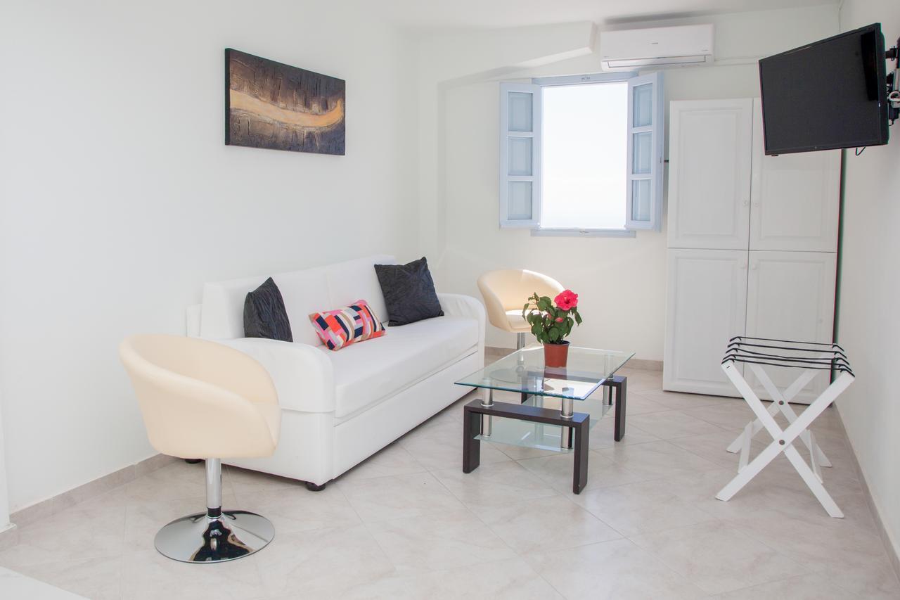 Luna Rossa Santorini Apartment