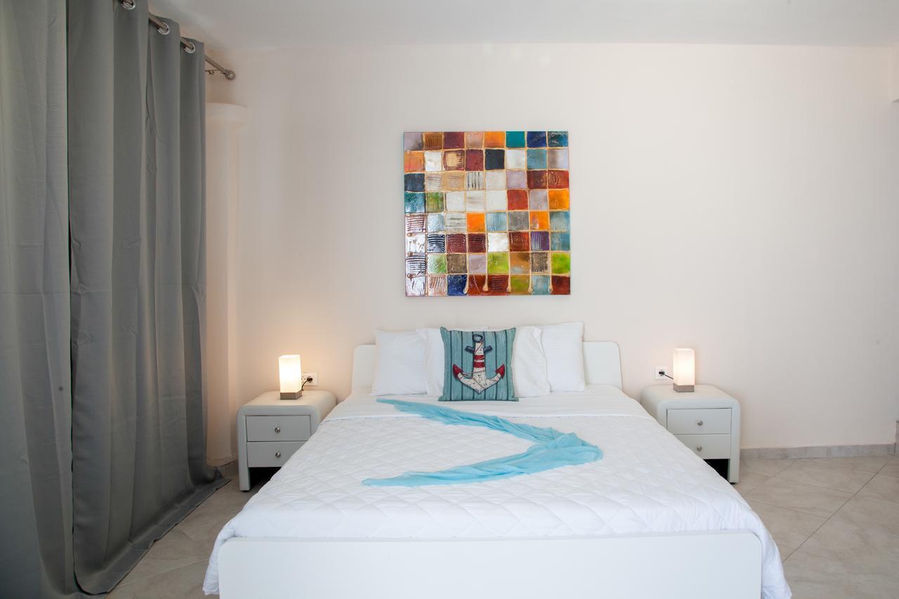 Luna Rossa Santorini Apartment