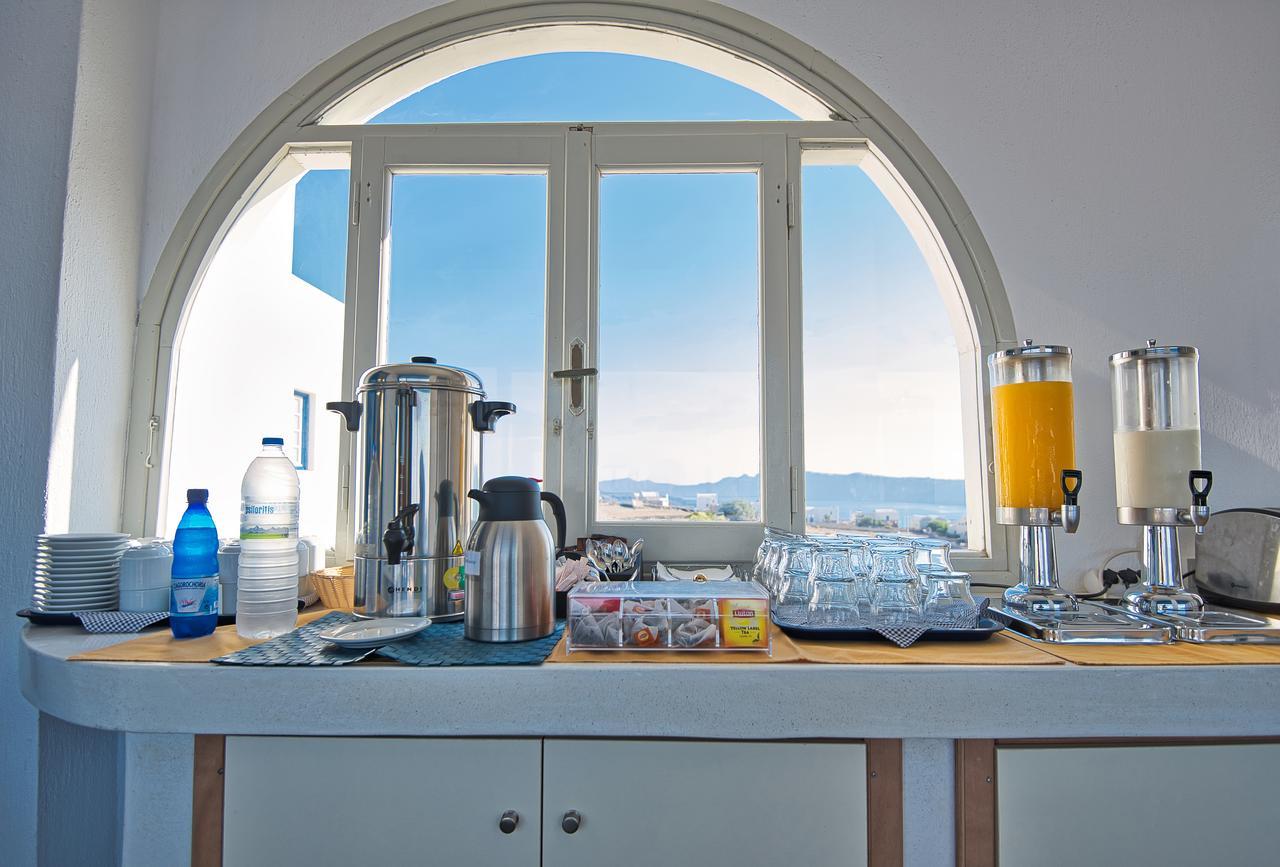 Thira's Dolphin Aparthotel 3*